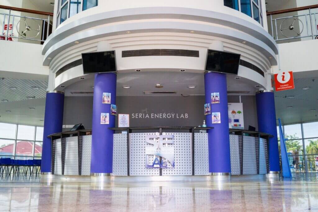 The interior of the Seria Energy Lab with a curved reception desk and blue pillars.